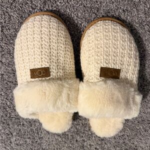 Cozy Cream Knit Slippers
